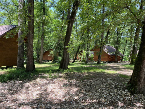 مجموعه میزبان جنگلی سواد کوه نمای بیرونی اتاق‌های کابانا