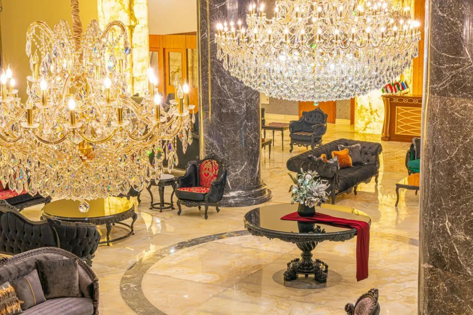 Noor Hayat, Tehran