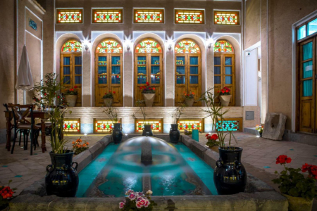 نمای عمارت طاووسیه