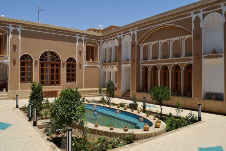 نمای هتل نگین پاسارگاد یزد