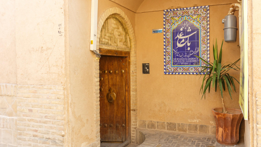 نمای هتل باغ مرشد یزد
