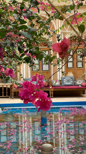 هتل کهن کاشانه یزد فضای محوطه