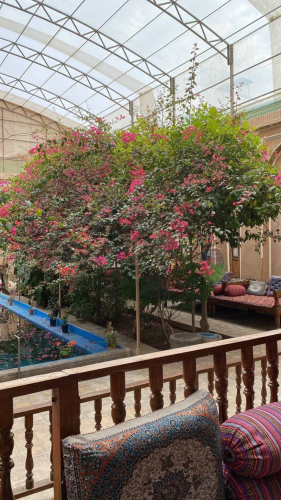 هتل کهن کاشانه یزد فضای محوطه