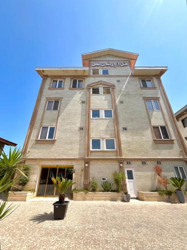 هتل آپارتمان نخل بندر انزلی نمای بیرونی