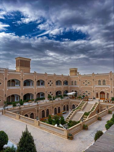 هتل داد یزد محوطه هتل