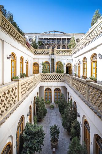 اقامتگاه سنتی قصر منشی اصفهان فضای داخلی اقامتگاه