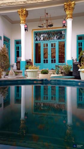 اقامتگاه بوم‌گردی سرای سنتی هاتف اصفهان فضای محوطه