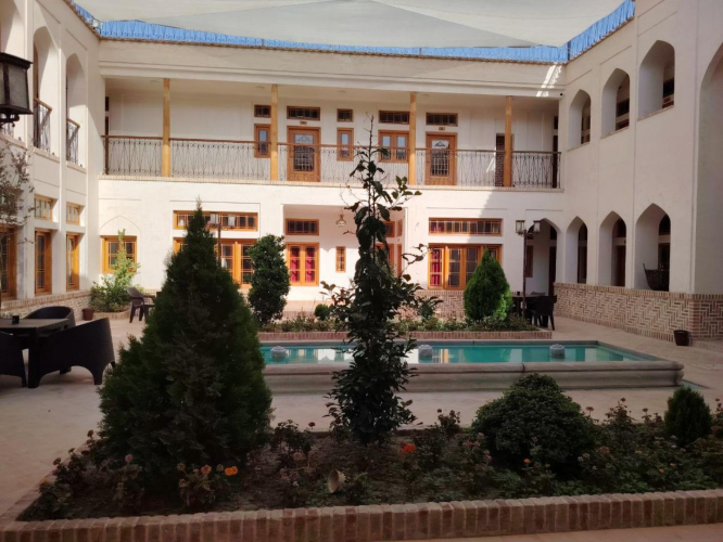 هتل ساباط اصفهان فضای محوطه هتل