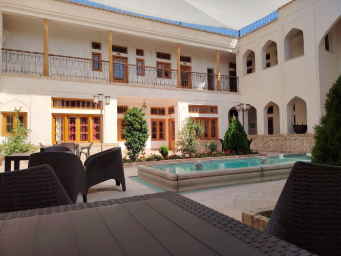 هتل ساباط اصفهان فضای محوطه هتل