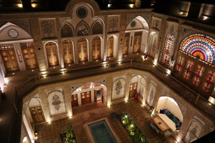 اقامتگاه سنتی سرای سوریجان کاشان اقامتگاه سنتی سرای سوریجان کاشان فضای داخلی اقامتگاه