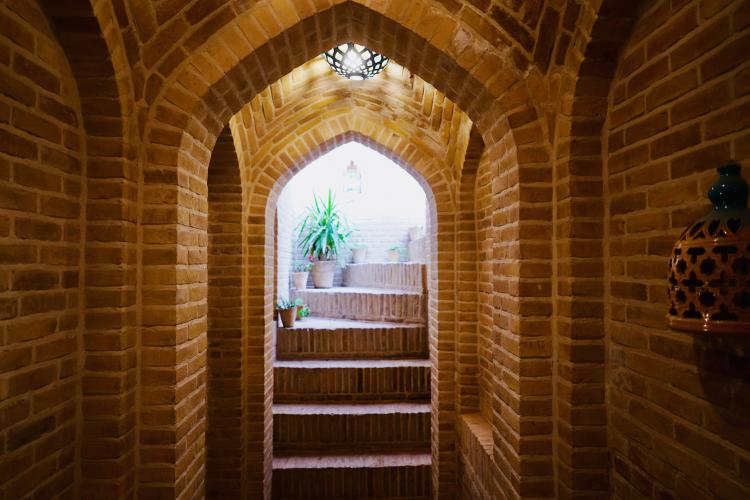 اقامتگاه سنتی شیخداد یزد فضای محوطه