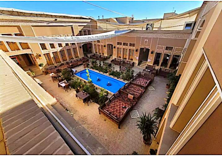 اقامتگاه سنتی حاجی بابایی یزد فضای محوطه