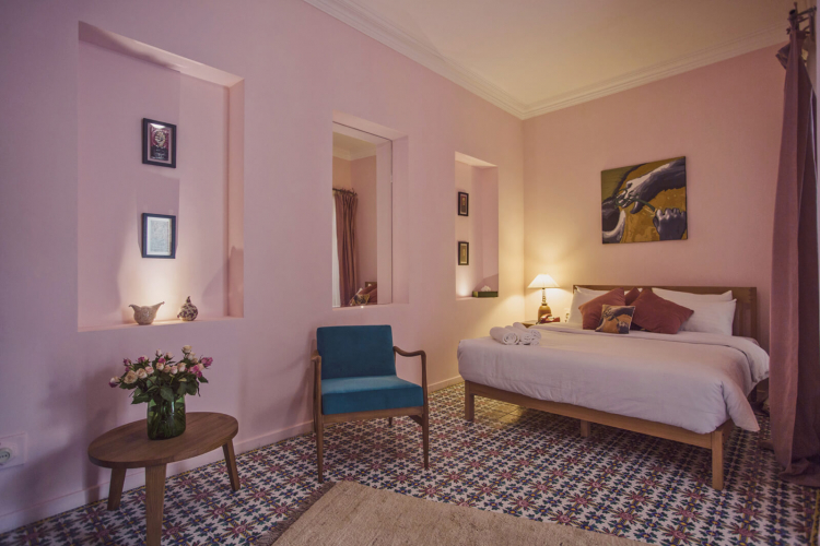 اقامتگاه سنتی درب شازده شیراز اقامتکاه سنتی درب شازده شیراز اتاق دو تخته دابل شازده بالاخانه