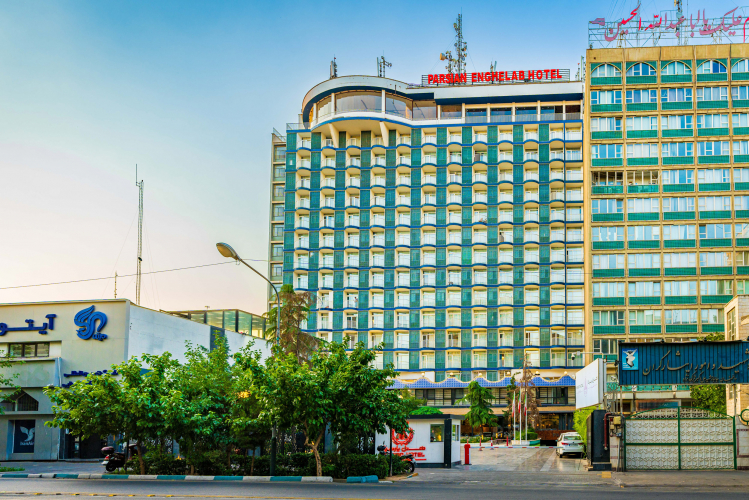 هتل پارسیان انقلاب تهران نمای بیرونی