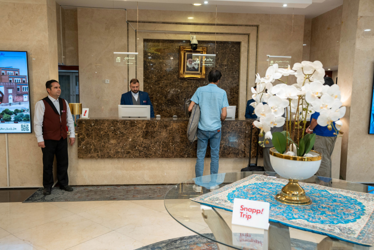 هتل پارسیان انقلاب تهران لابی