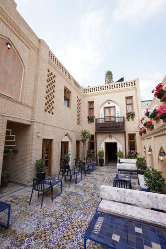 هتل آپارتمان پارتیکان اصفهان فضای محوطه