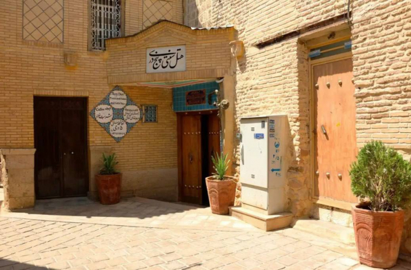 اقامتگاه سنتی پنج دری شیراز نمای بیرونی