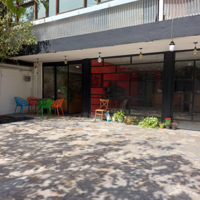 مهمانسرا ترنج تهران محوطه