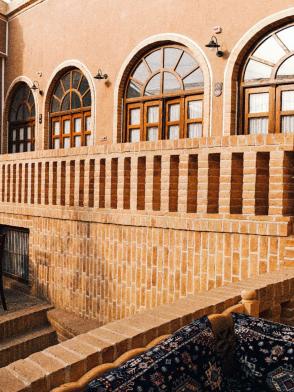 اقامتگاه بوم‌گردی خانه حقیقت یزد فضای محوطه