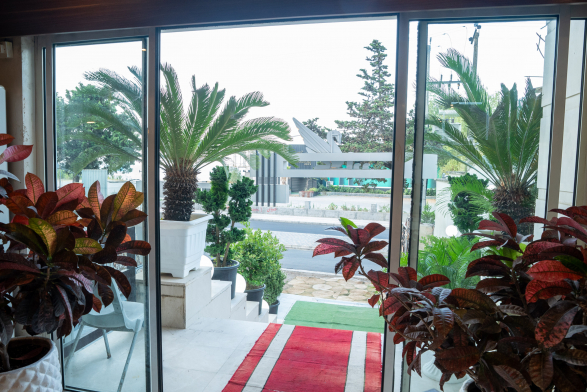 هتل آپارتمان کارن رامسر ورودی هتل آپارتمان کارن رامسر ورودی