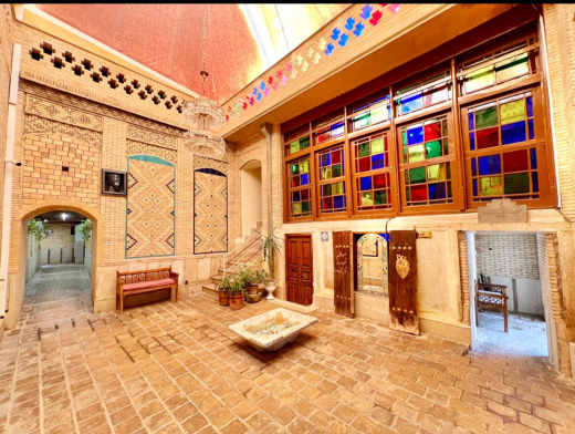 اقامتگاه سنتی پنج دری شیراز فضای بیرونی