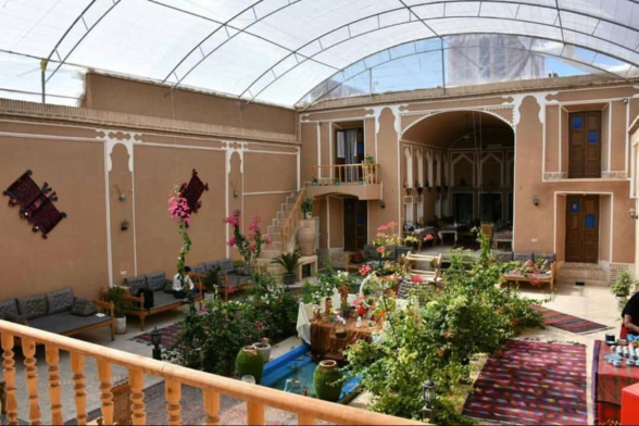 اقامتگاه سنتی قنات یزد فضای محوطه اقامتگاه سنتی قنات یزد فضای محوطه