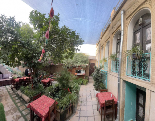 اقامتگاه بوم‌گردی ترنجستان فضای محوطه
