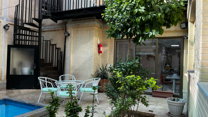 مهمانسرای بید اصفهان محوطه بیرونی