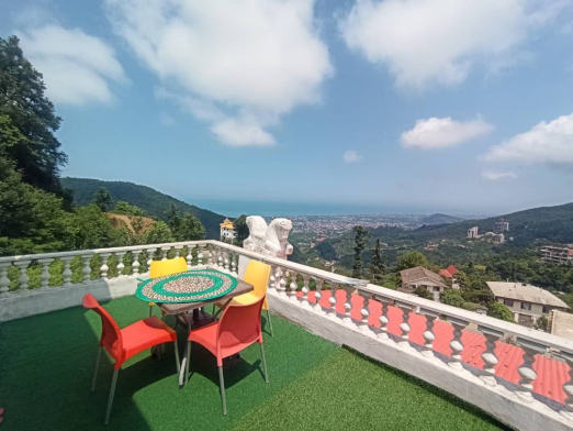 خانه مسافر دلمون رامسر محوطه بیرونی