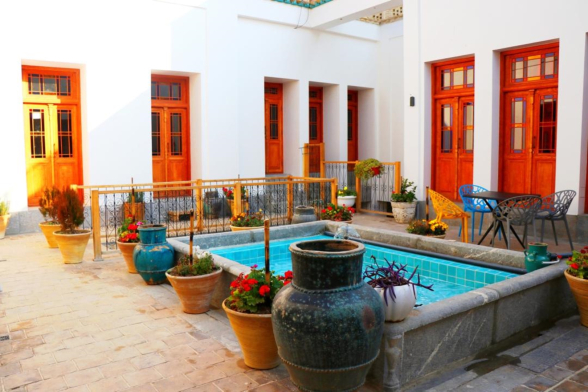 اقامتگاه سنتی صدیق اصفهان فضای محوطه