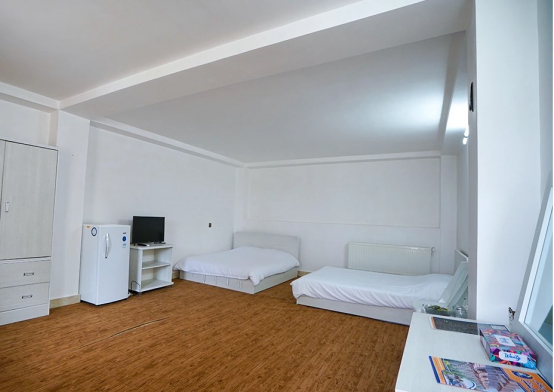 هتل رویایی راستی لنگرود اتاق چهار نفره