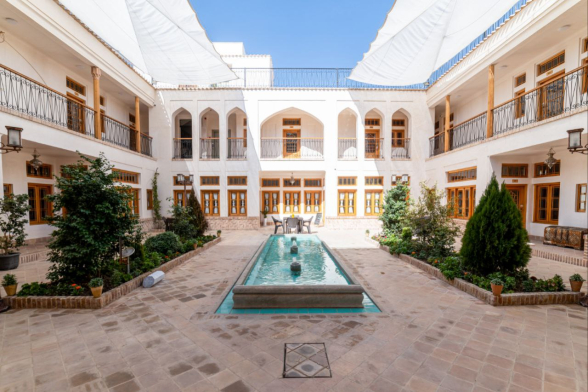 هتل ساباط اصفهان فضای محوطه بیرونی