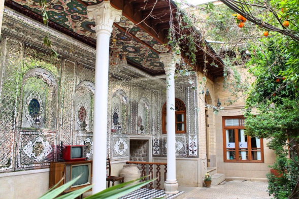 بوتیک هتل عمارت فرهادی شیراز فضای محوطه
