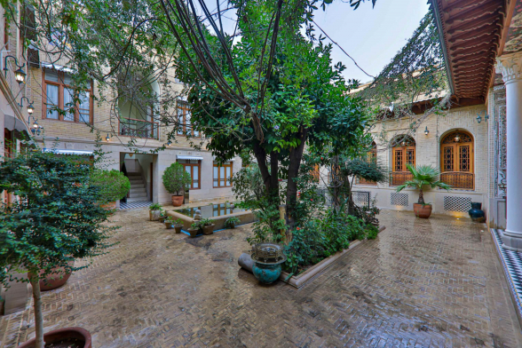 بوتیک هتل عمارت فرهادی شیراز حیاط اول