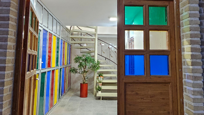 مجتمع گردشگری عمارت حاکم ساوه فضای محوطه