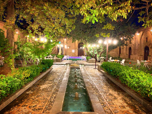 هتل قهرمانی قزوین محوطه خارجی