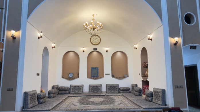 اقامتگاه بومگردی عمارت بهارستان یزد فضای محوطه اقامتگاه بومگردی عمارت بهارستان یزد فضای محوطه