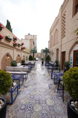 هتل آپارتمان پارتیکان اصفهان فضای محوطه