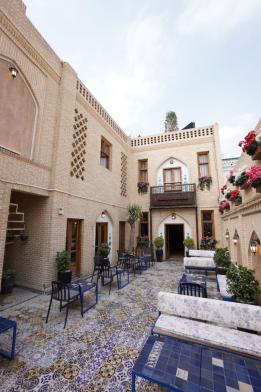 هتل آپارتمان پارتیکان اصفهان فضای محوطه