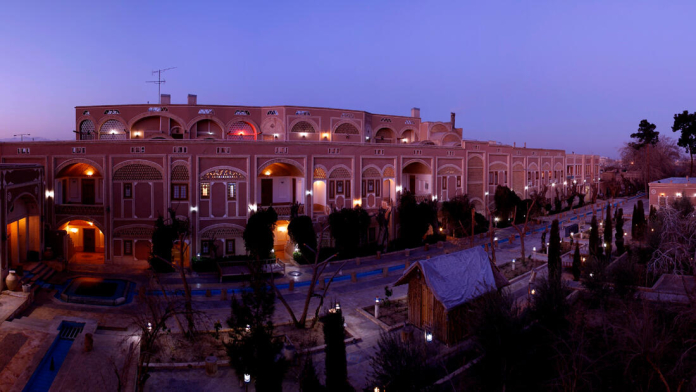 هتل باغ مشیر الممالک یزد فضای داخلی هتل