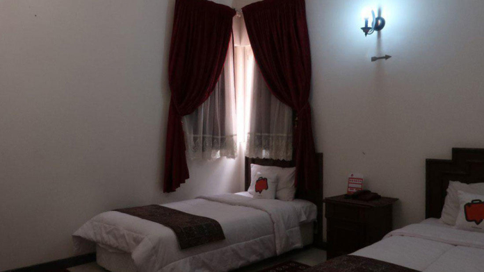 هتل آرامش یزد اتاق دو تخته تویین