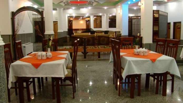 هتل بهجت میبد رستوران 2