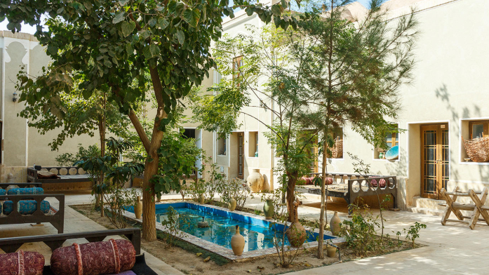 هتل سنتی کوروش یزد فضای بیرونی هتل 2