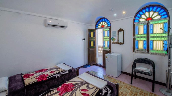 اقامتگاه سنتی آمیرزا کاشان اتاق دو تخته تویین بدون سرویس بهداشتی اختصاصی 2