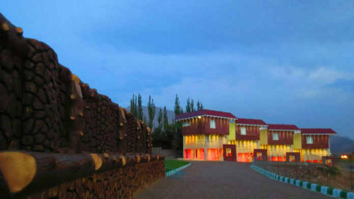 هتل سیمرغ دنا سی‌سخت نمای بیرونی 2