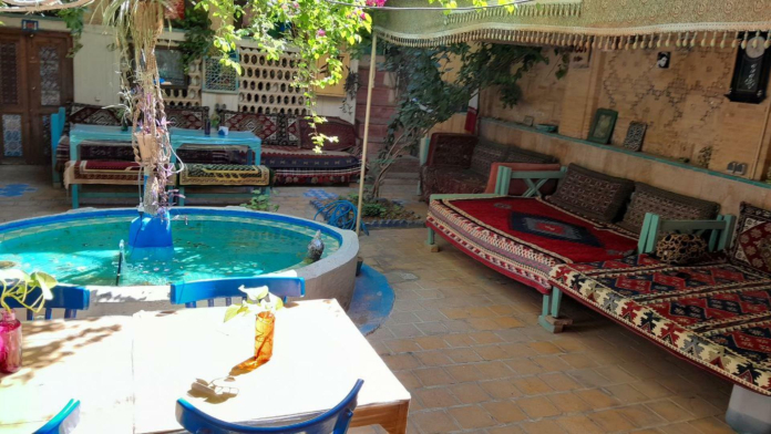 اقامتگاه سنتی گلشن شیراز فضای داخلی 3 اقامتگاه سنتی گلشن شیراز فضای داخلی 3