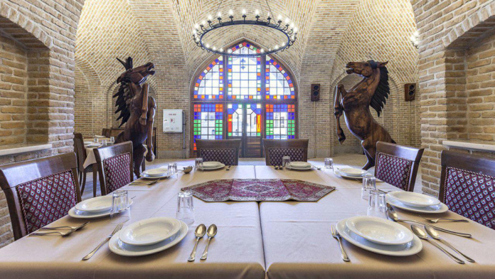 مجتمع گردشگری کاروانسرای یام مرند رستوران 1 مجتمع گردشگری کاروانسرای یام مرند رستوران 1