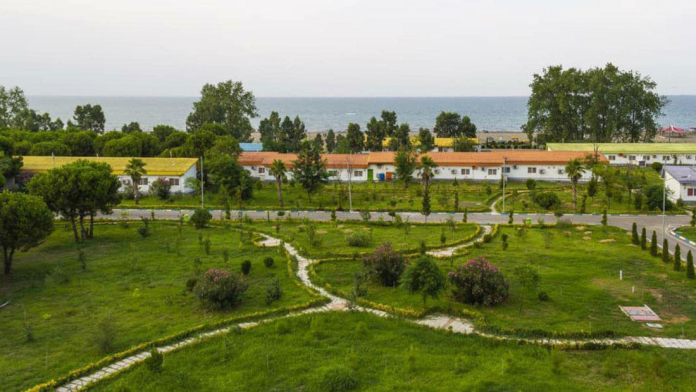 مجتمع گردشگری سپید کنار متین بندر انزلی فضای بیرونی هتل 1