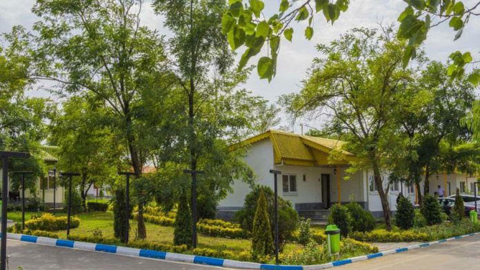 مجتمع گردشگری سپید کنار متین بندر انزلی فضای بیرونی هتل 2