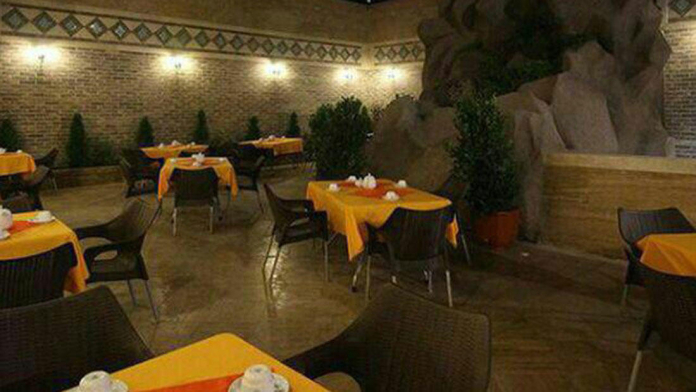 هتل تابران مشهد کافی شاپ فضای باز 1